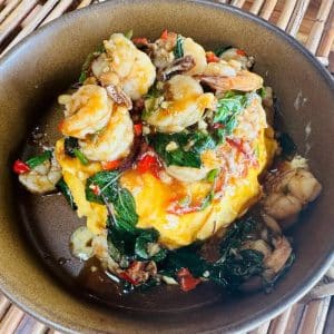 6 ข้าวไข่ข้นกระเพรากุ้ง