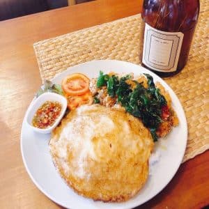 9 ข้าวหมูทอดราดซอสกระเพรา