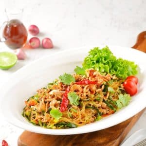 ยำวุ้นเส้นเปลี่ยนสี